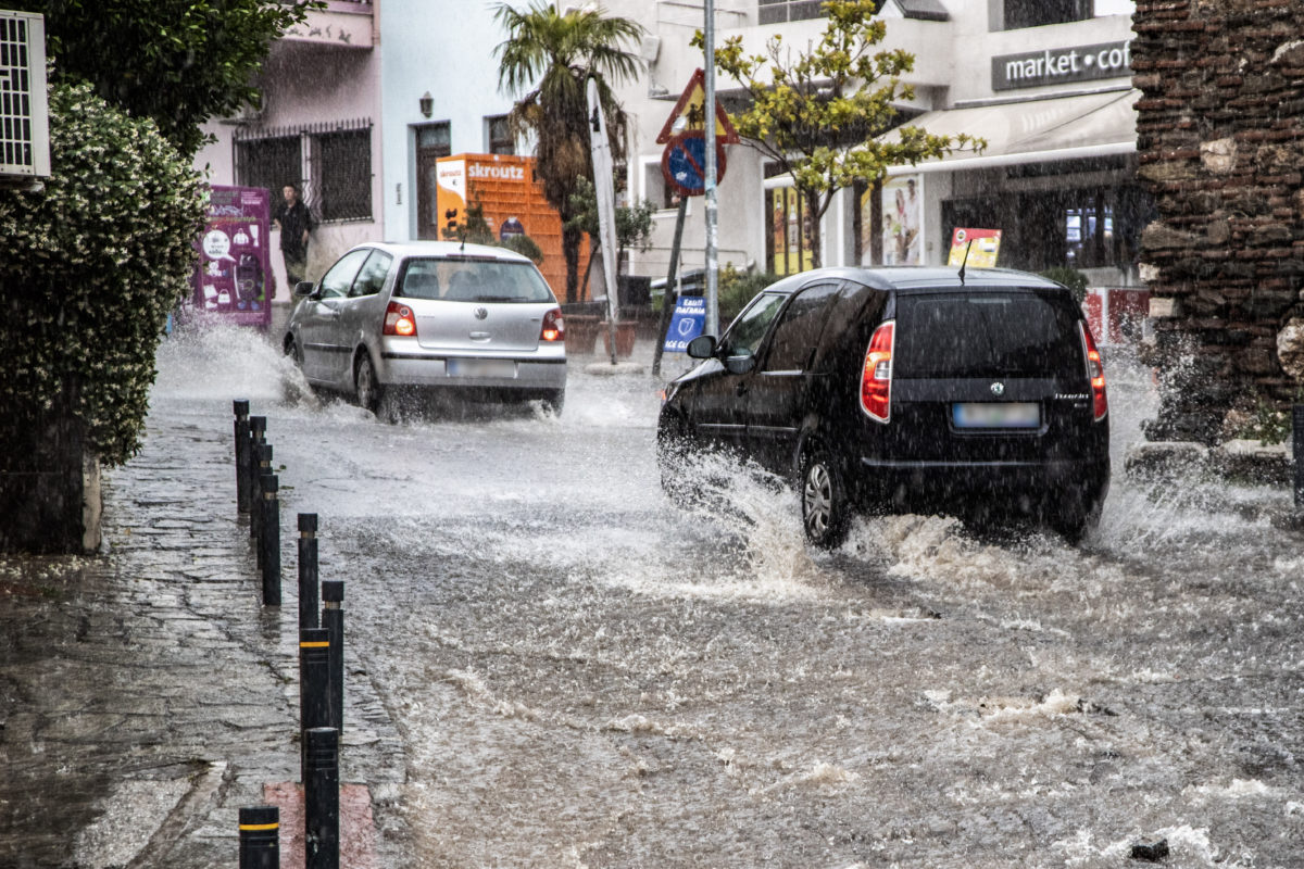 Επικίνδυνα καιρικά φαινόμενα πλήττουν τη χώρα τις επόμενες ώρες