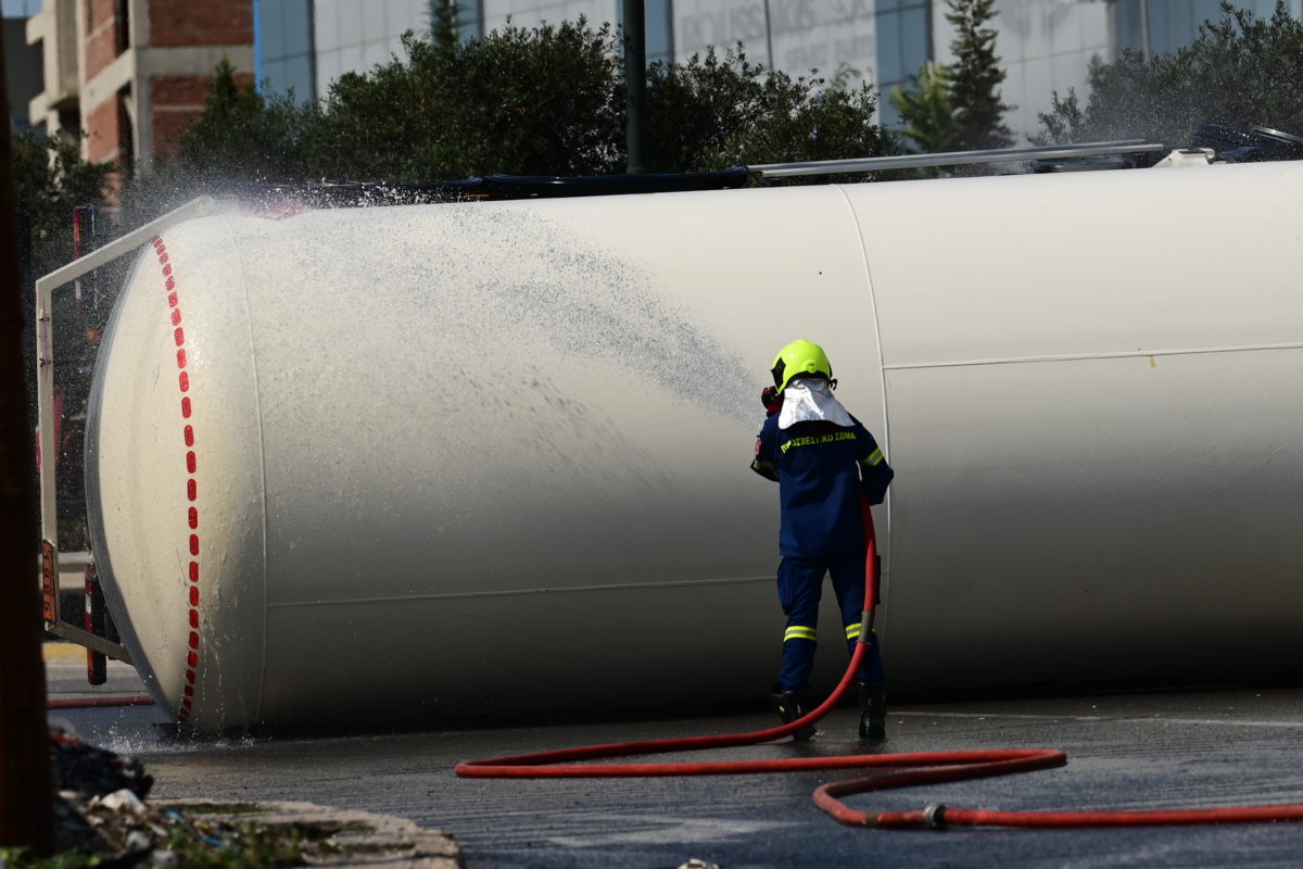 Εκκένωση της Δομής Σχιστού για Προληπτικούς Λόγους μετά την Ανατροπή Βυτιοφόρου