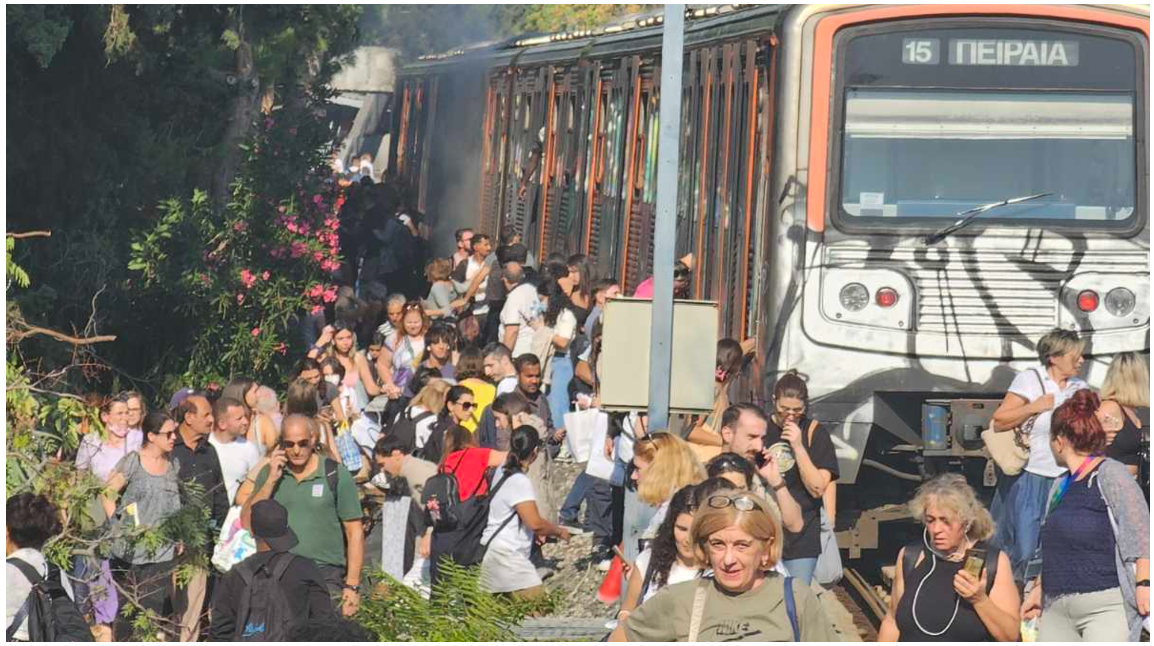 Φωτιά σε συρμό του ΗΣΑΠ προκαλεί αναστάτωση στους επιβάτες