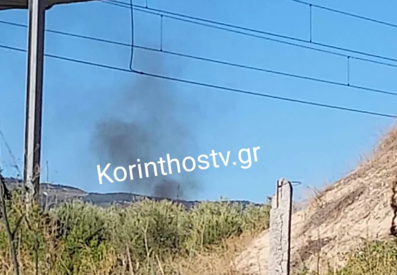 Φωτιά στην Κυρά Βρύση Κορινθίας κοντά σε οικισμό με 12 πυροσβέστες στην κατάσβεση