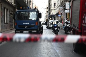 Σύλληψη ζεύγους με εκρηκτικά και όπλο στην οδό Σωκράτους στην Αθήνα